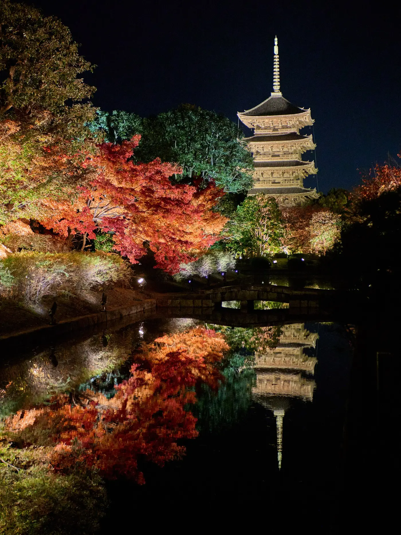 La pagoda del Tōji illuminata